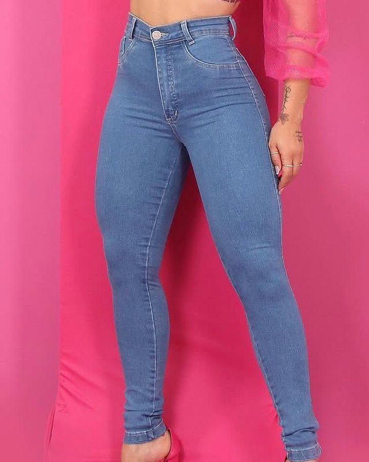 Calça feminina cintura alta, lavagem azul claro