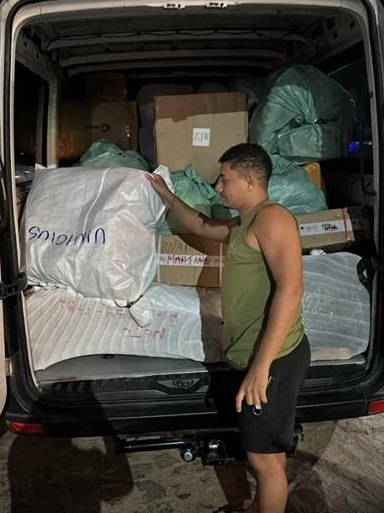 Fardos no carro de entrega
